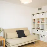 Modern 4 Bedroom Terraced House By The Thames!