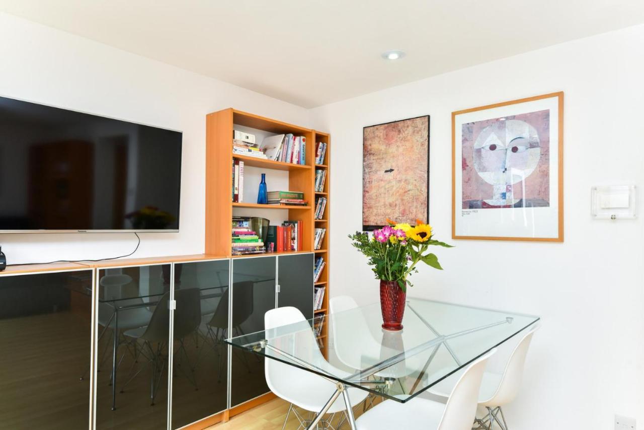 Modern 4 Bedroom Terraced House By The Thames Londra