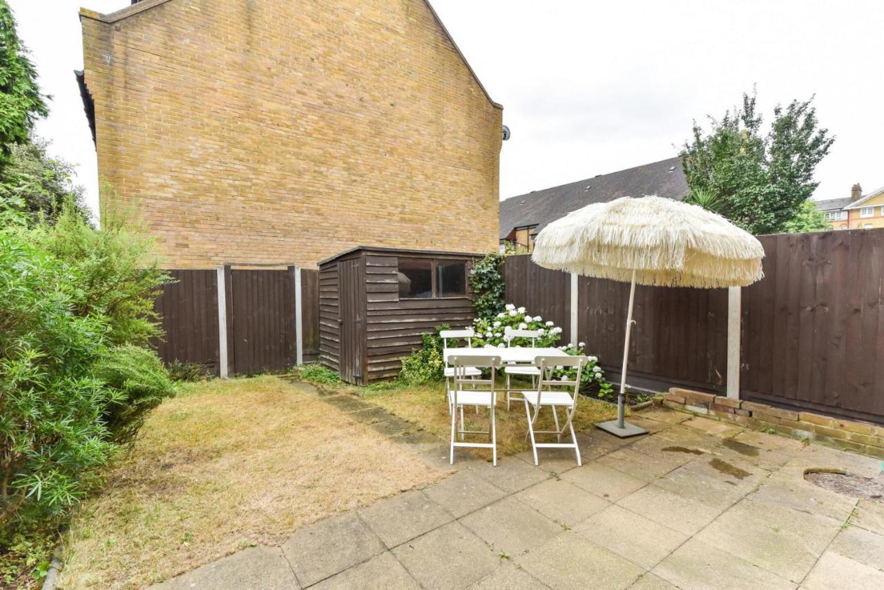 Modern 4 Bedroom Terraced House By The Thames * Londra