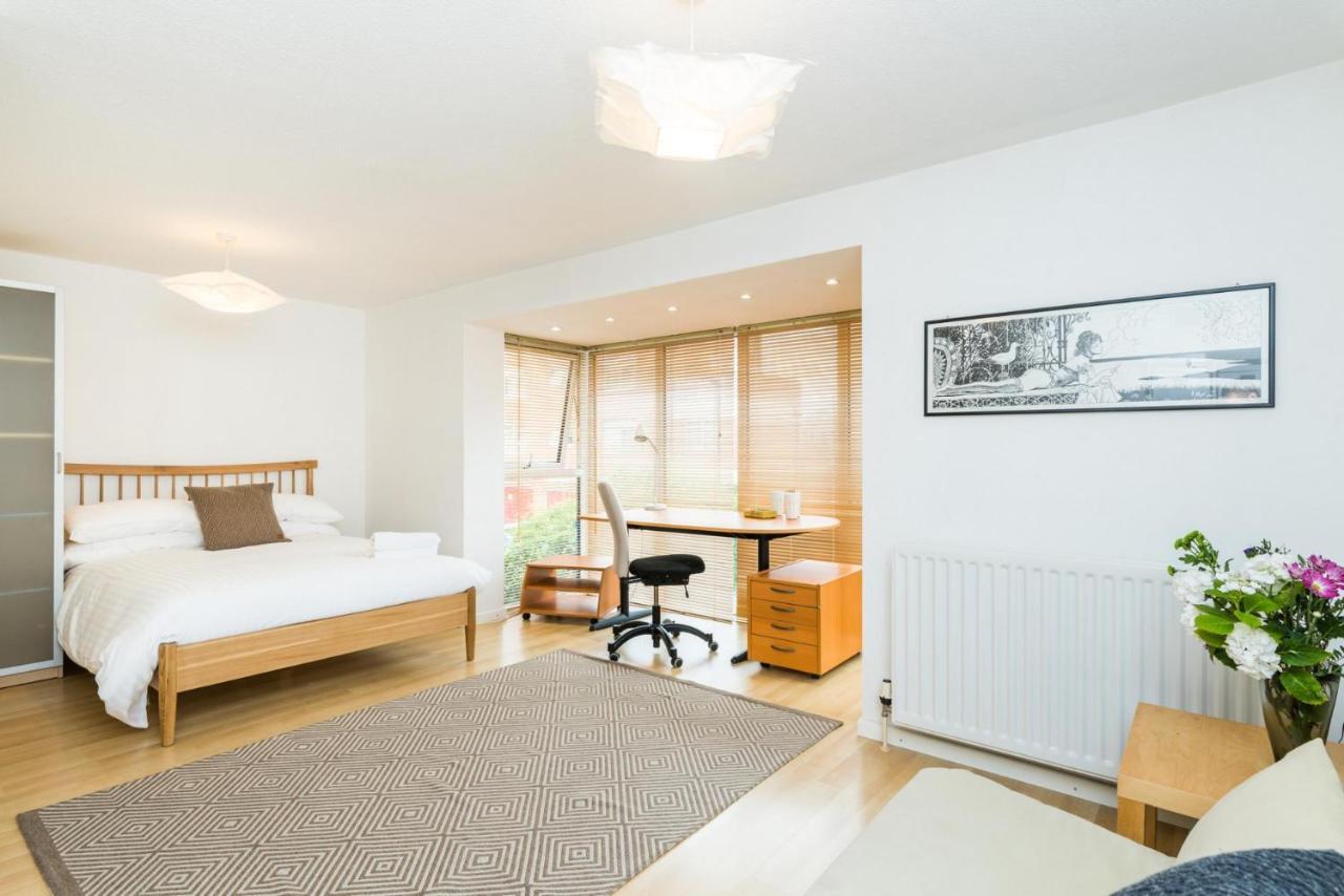 Modern 4 Bedroom Terraced House By The Thames Apartament