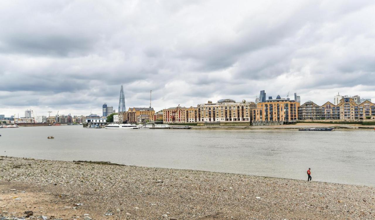 Modern 4 Bedroom Terraced House By The Thames! *