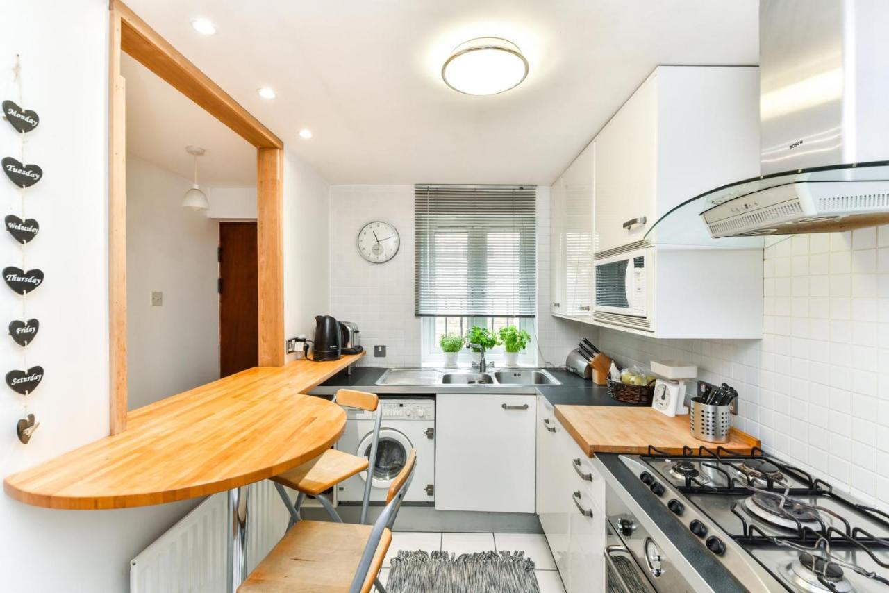 Modern 4 Bedroom Terraced House By The Thames * Londra